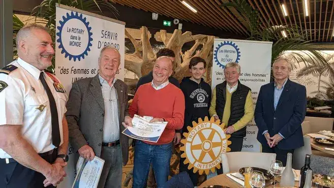 le rotary Orléans remis un prix au lycée Saint Paul bourdon Blanc